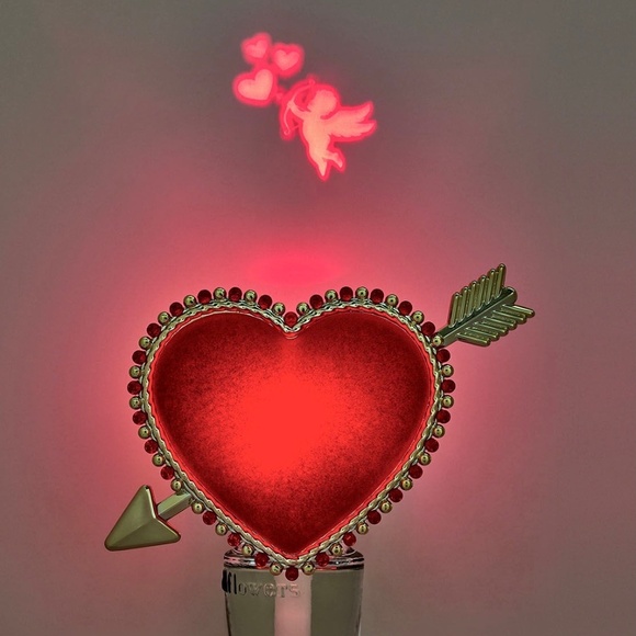 CUPID'S HEART Projector Wallflowers Plug - Picture 2 of 4
